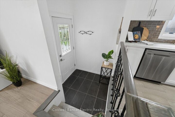 Photo de la propriété:  265 Sunset Boulevard  ON K9H 5L1 