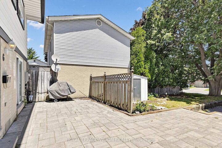 Property Photo: 6 Hector Court ON L6S 1P1