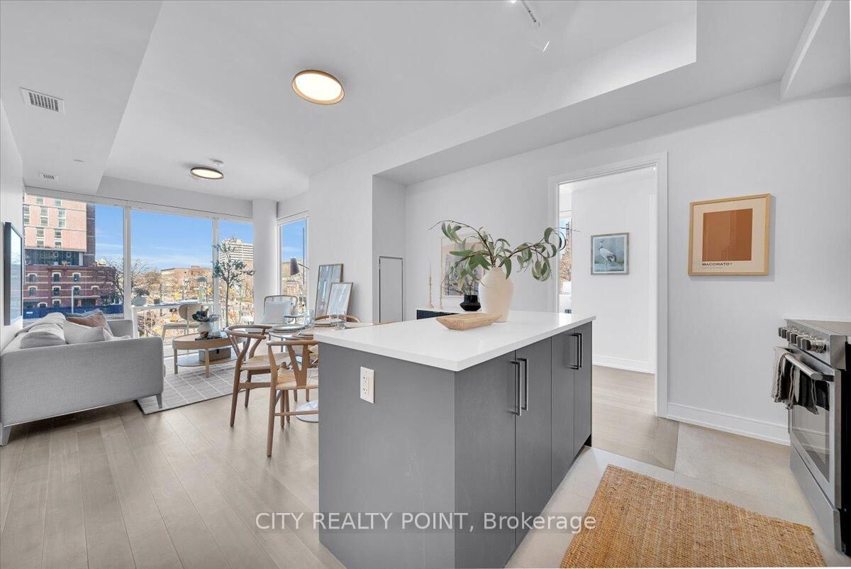 Property Photo:  664 Spadina Avenue 805  ON M5S 2H7 