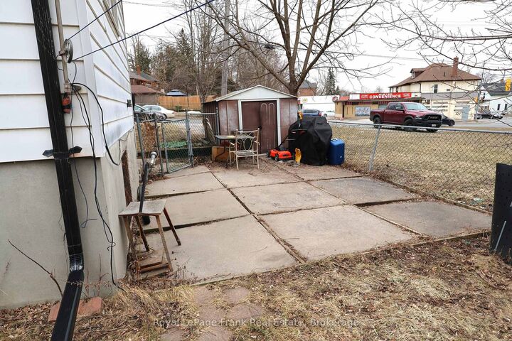 Photo de la propriété:  294 Parkhill Road W  ON K9H 3H7 
