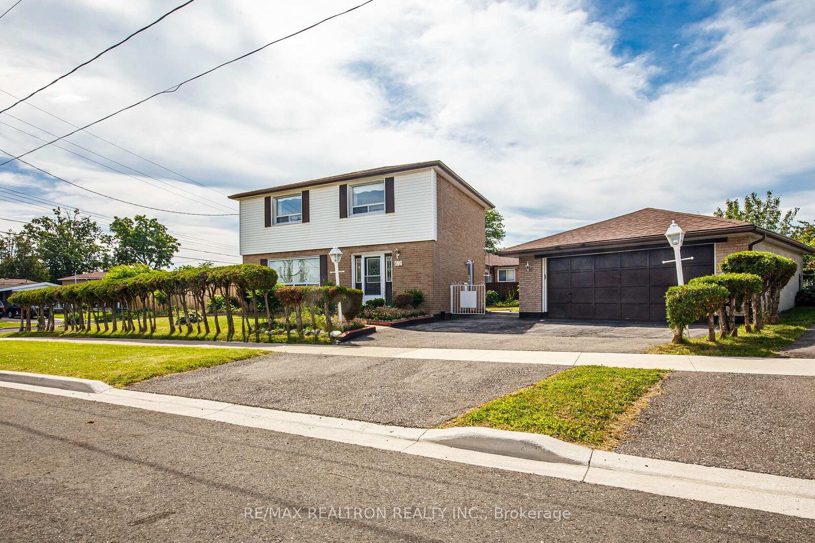 Property Photo: 62 Hullmar Drive ON M3N 2E3