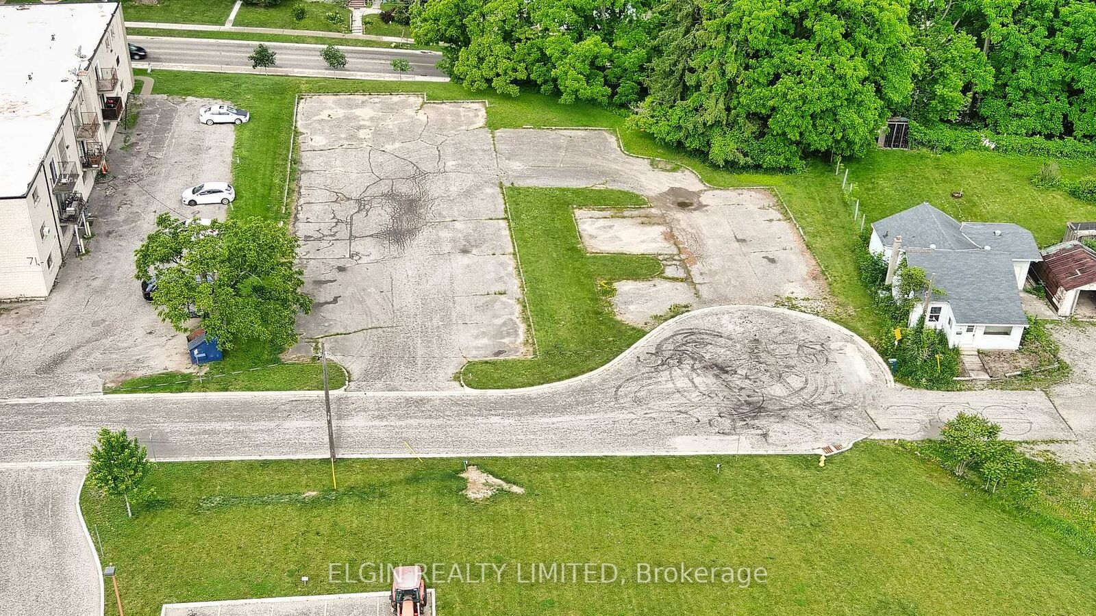 Property Photo:  4 West Pearl Street  ON N5P 2N8 