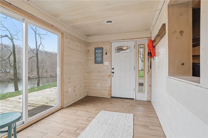 Property Photo: 142 Twin Lakes Dr PA 16063