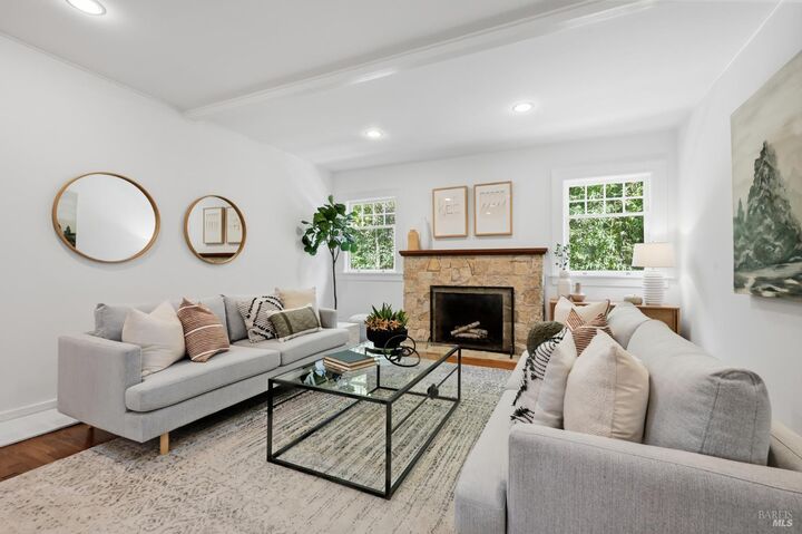 Property Photo:  5 Hillside Avenue  CA 94904 