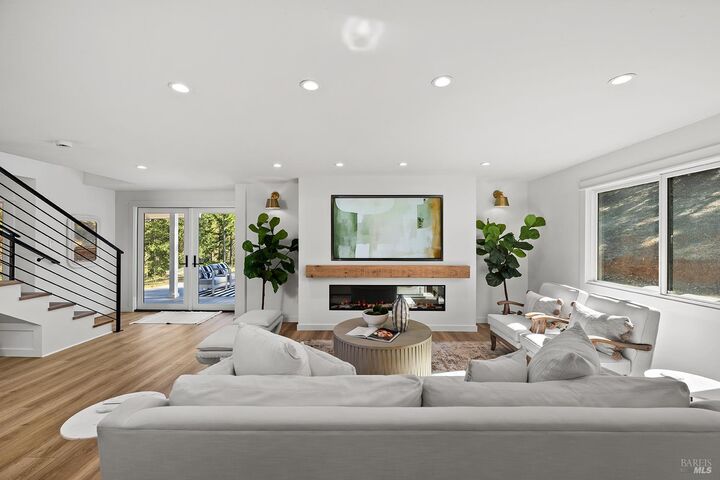 Property Photo:  3229 W Dry Creek Road  CA 95448 