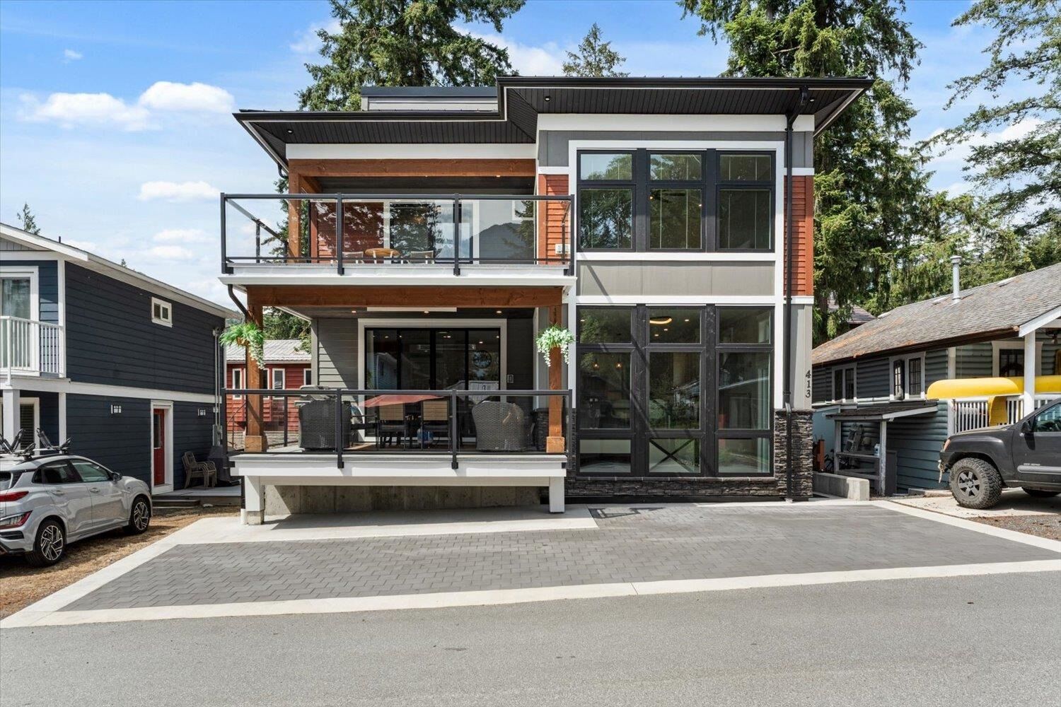 Property Photo: 413 Maple Street BC V2R 4Z3
