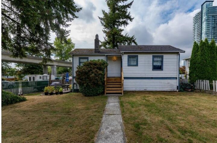 6891 Burlington Avenue — photo 1