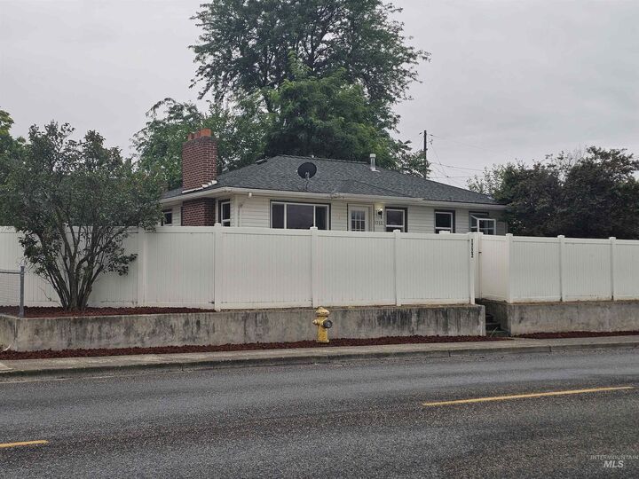 Property Photo:  1722 11th Ave  ID 83501 