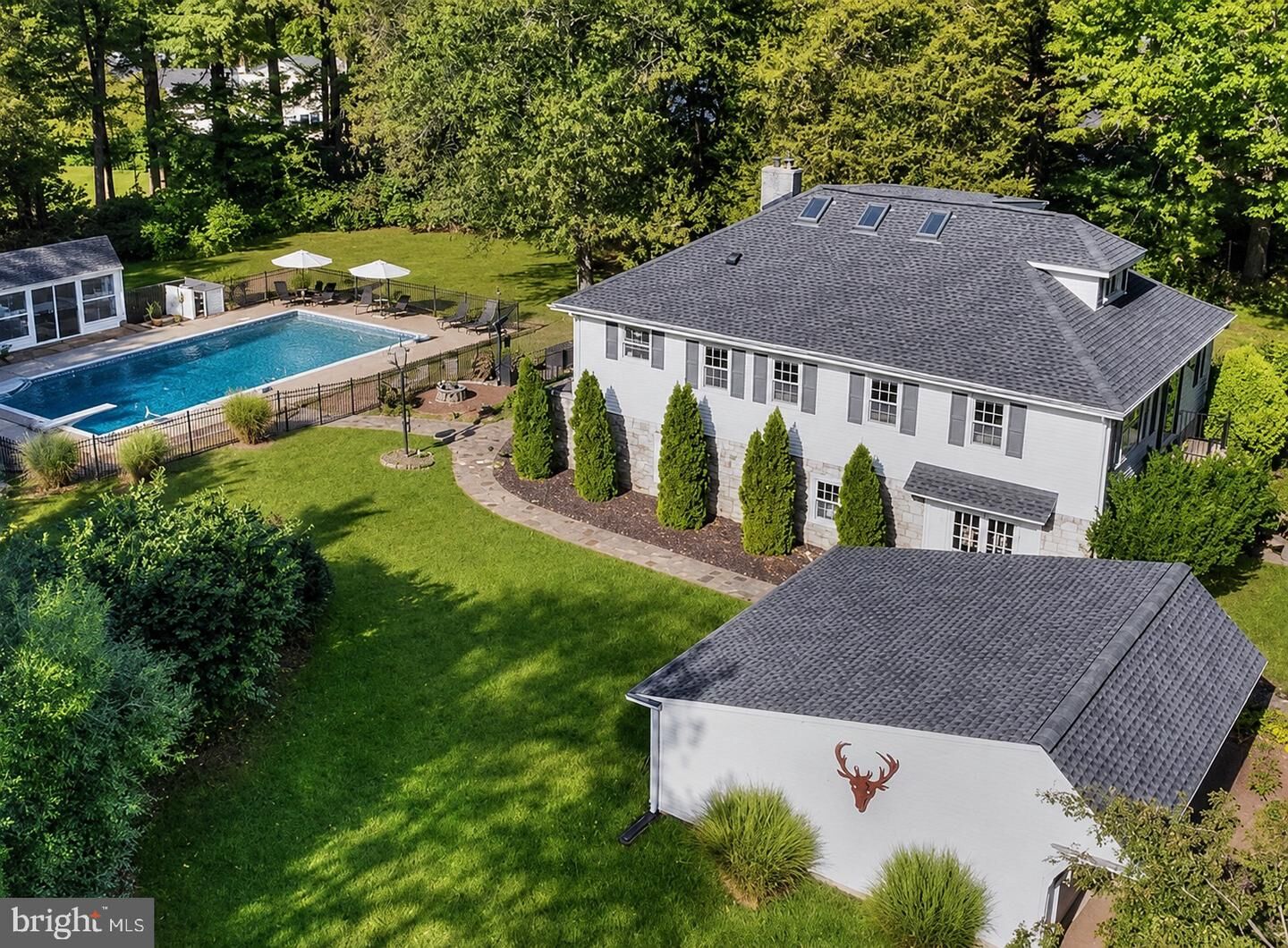 Property Photo: 713 Ardsley Court PA 19067