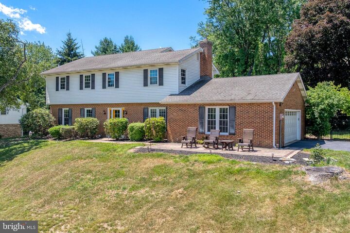 Property Photo:  429 Pawnee Drive  PA 17050 