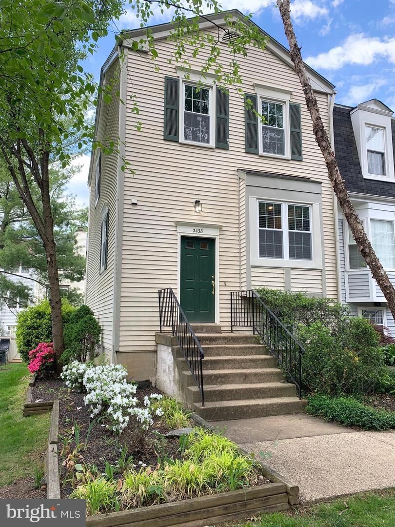 Property Photo: 2438 Ridgehampton Court VA 20191