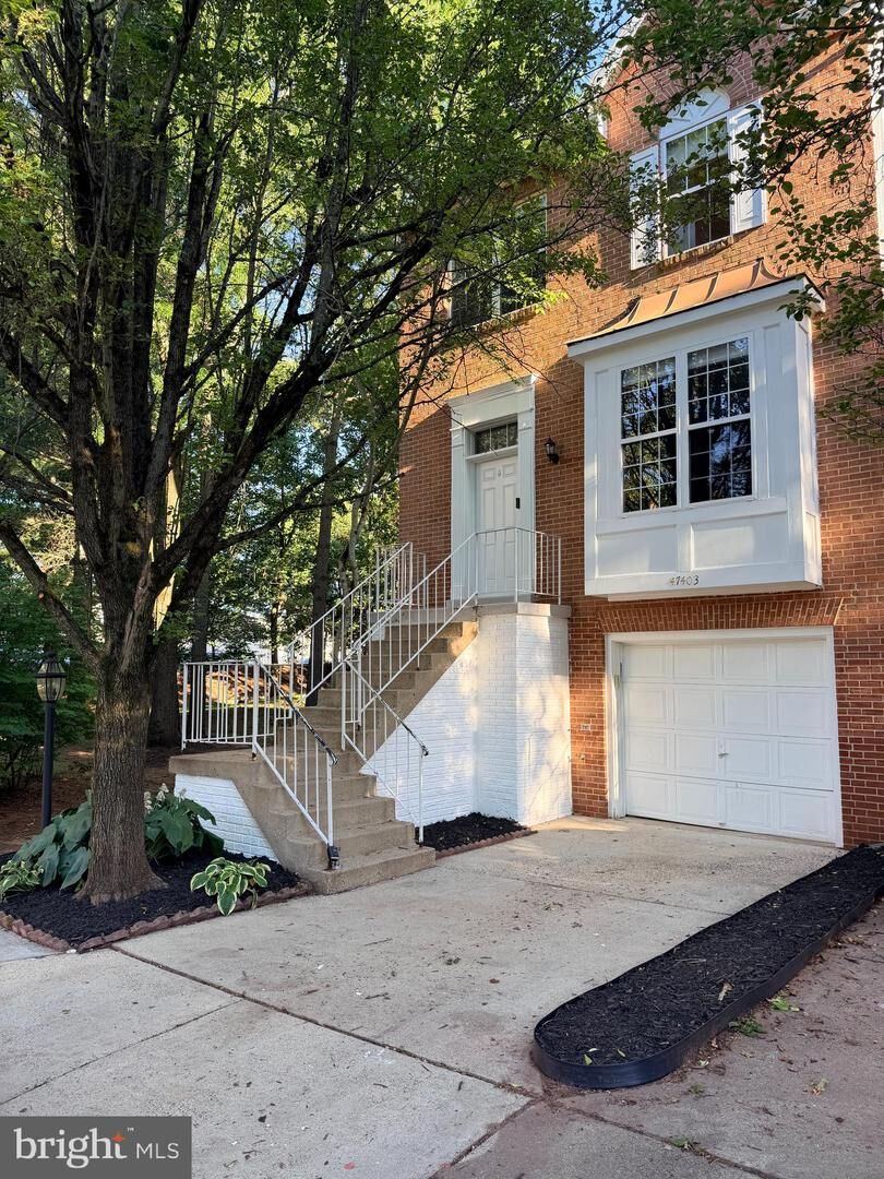 Property Photo: 47403 Darkhollow Falls Terrace VA 20165