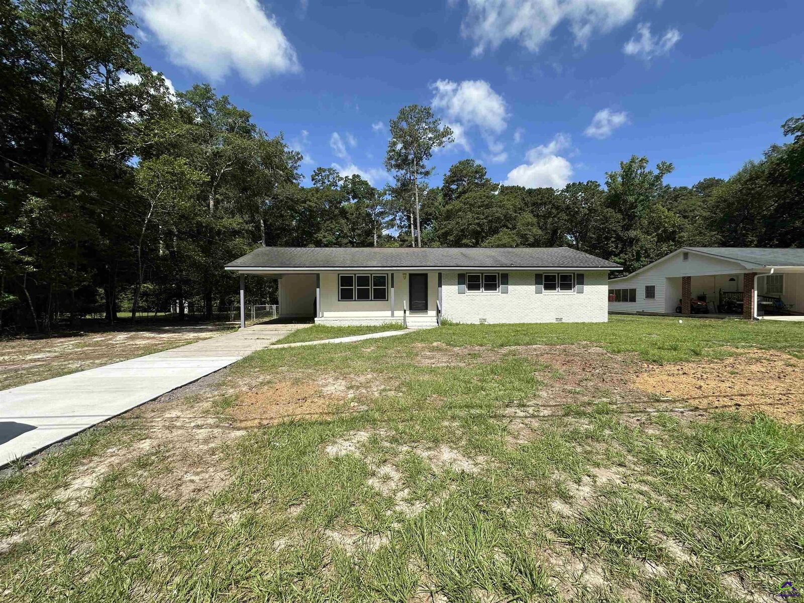 Property Photo: 1021 Greenwood Dr GA 31069-0000