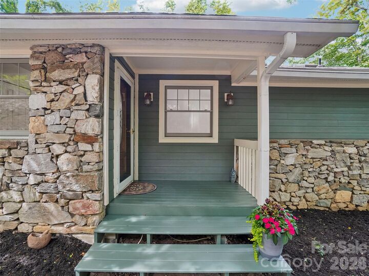 Property Photo: 10 Chestnut Top Circle NC 28759