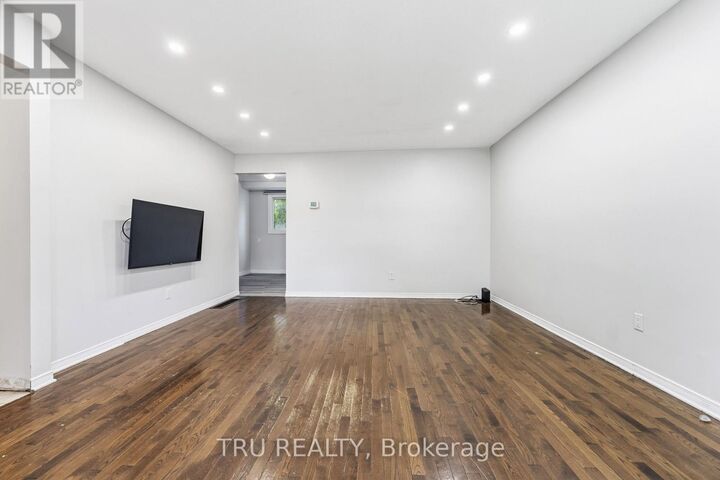 Property Photo: 950 Meadowlands Drive ON K2C 0K3