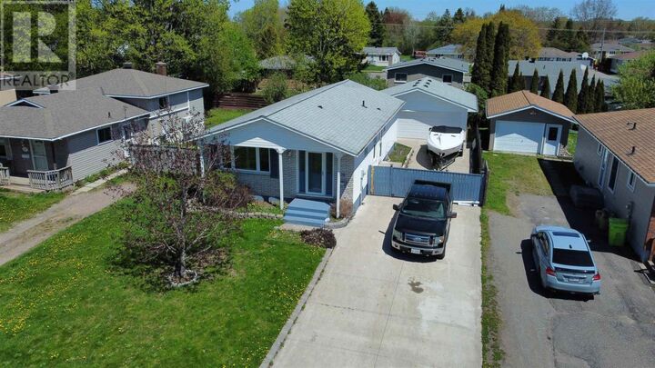 Property Photo:  78 Chartwell Dr  ON P6A 6A2 