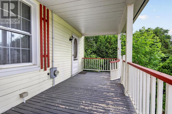 Property Photo:  9 Maud Street  ON K0C 1X0 