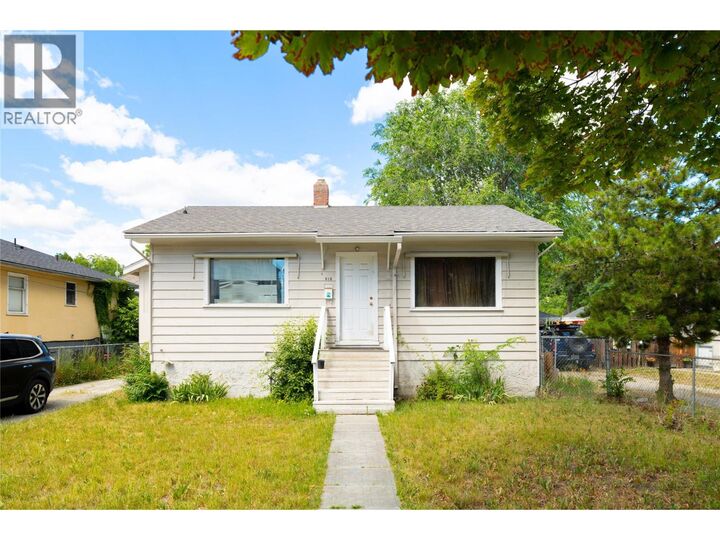 Property Photo:  810 Leon Avenue  BC V1Y 6J8 