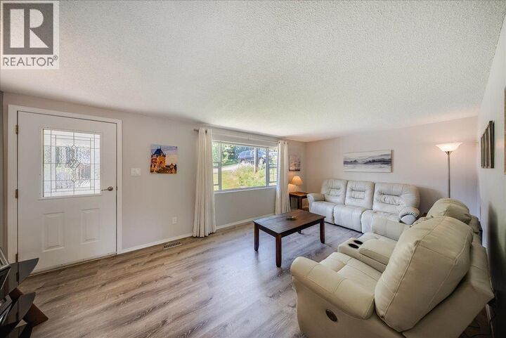 Property Photo: 1618 Victoria Avenue BC V0G 1Y0