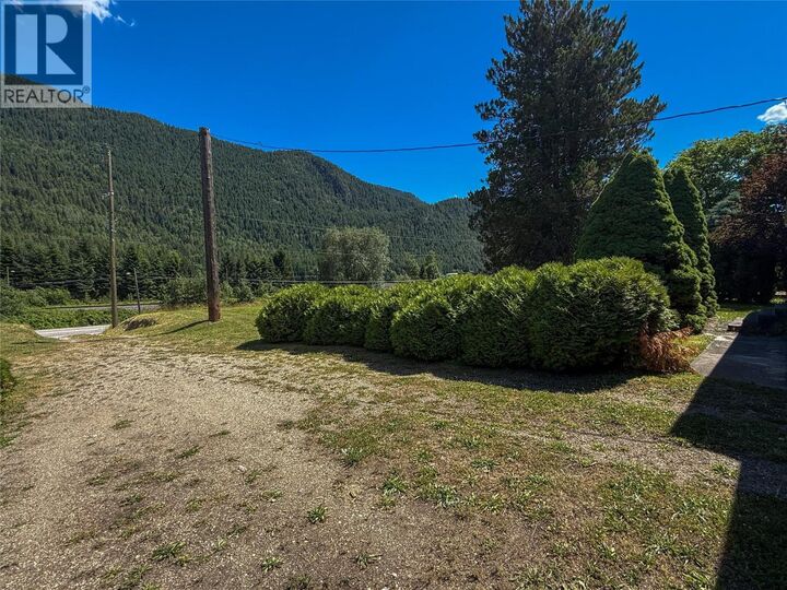 Property Photo:  1535 Highway 3A Highway  BC V1N 4M7 