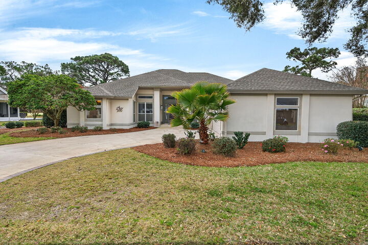 Property Photo:  379 Golfview Drive  FL 32550 