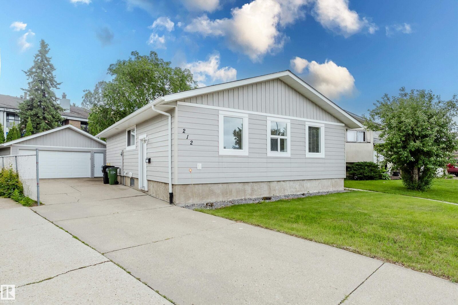 Property Photo: 212 Homestead Crescent NW AB T7S 1S7