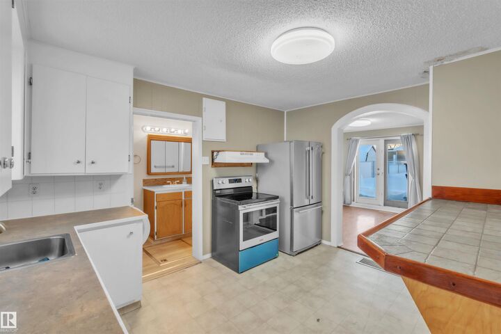 Property Photo:  5309 51 Avenue  AB T9M 1W9 
