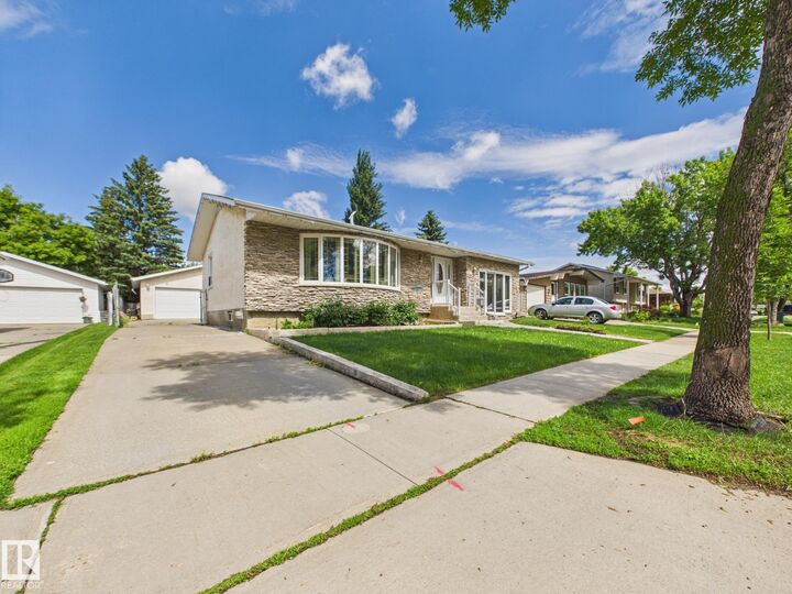 Property Photo:  15 Akins Drive  AB T8N 2H6 