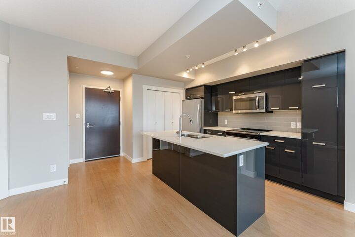 Property Photo:  10410 102 Avenue NW 1105  AB T5J 0E9 