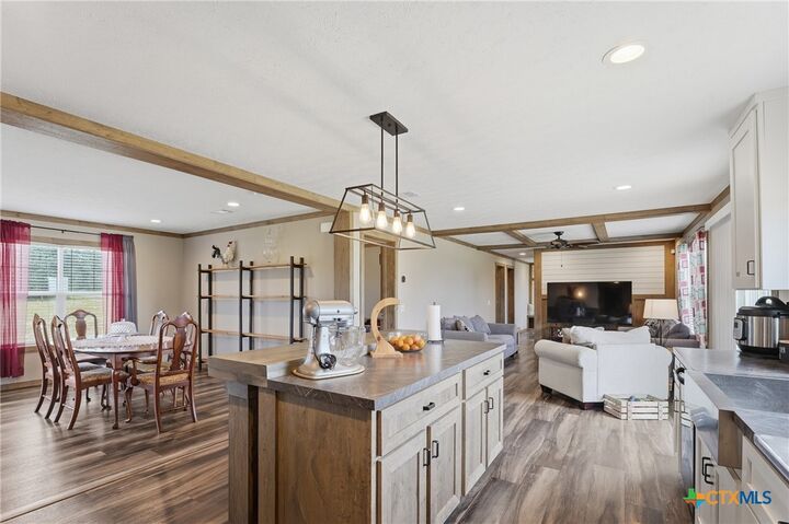 Property Photo: 400 Lyon Road TX 78155