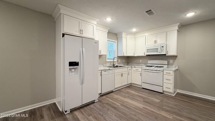 Property Photo:  122 Cole Street  MS 39759 
