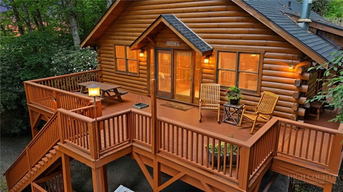 Property Photo:  176 Ravens View  NC 28607 