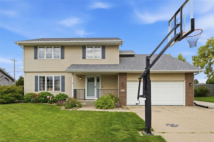 Property Photo:  214 NW Ridgeline Drive  IA 50023 