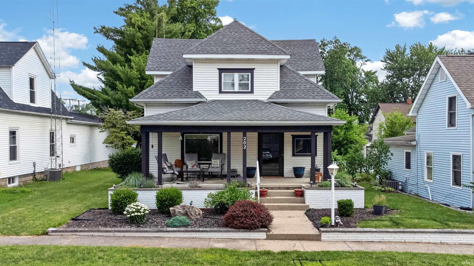Property Photo: 202 E Berry Street IN 46540