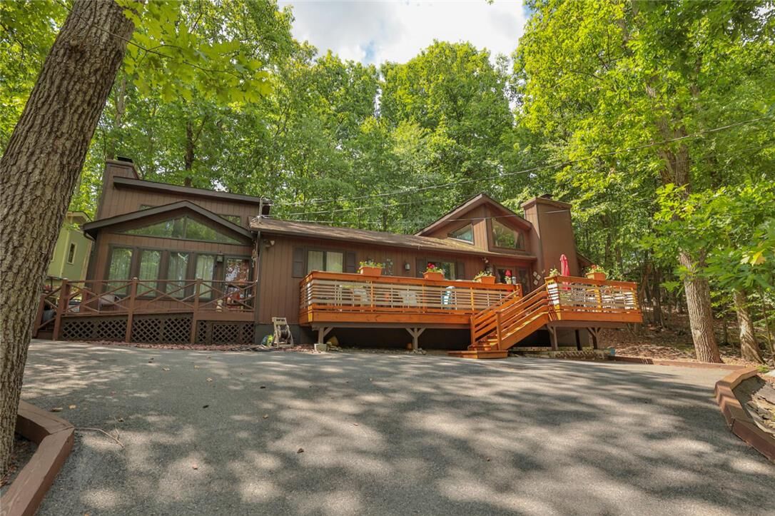 Property Photo: 2114 Lansdale Drive PA 18301