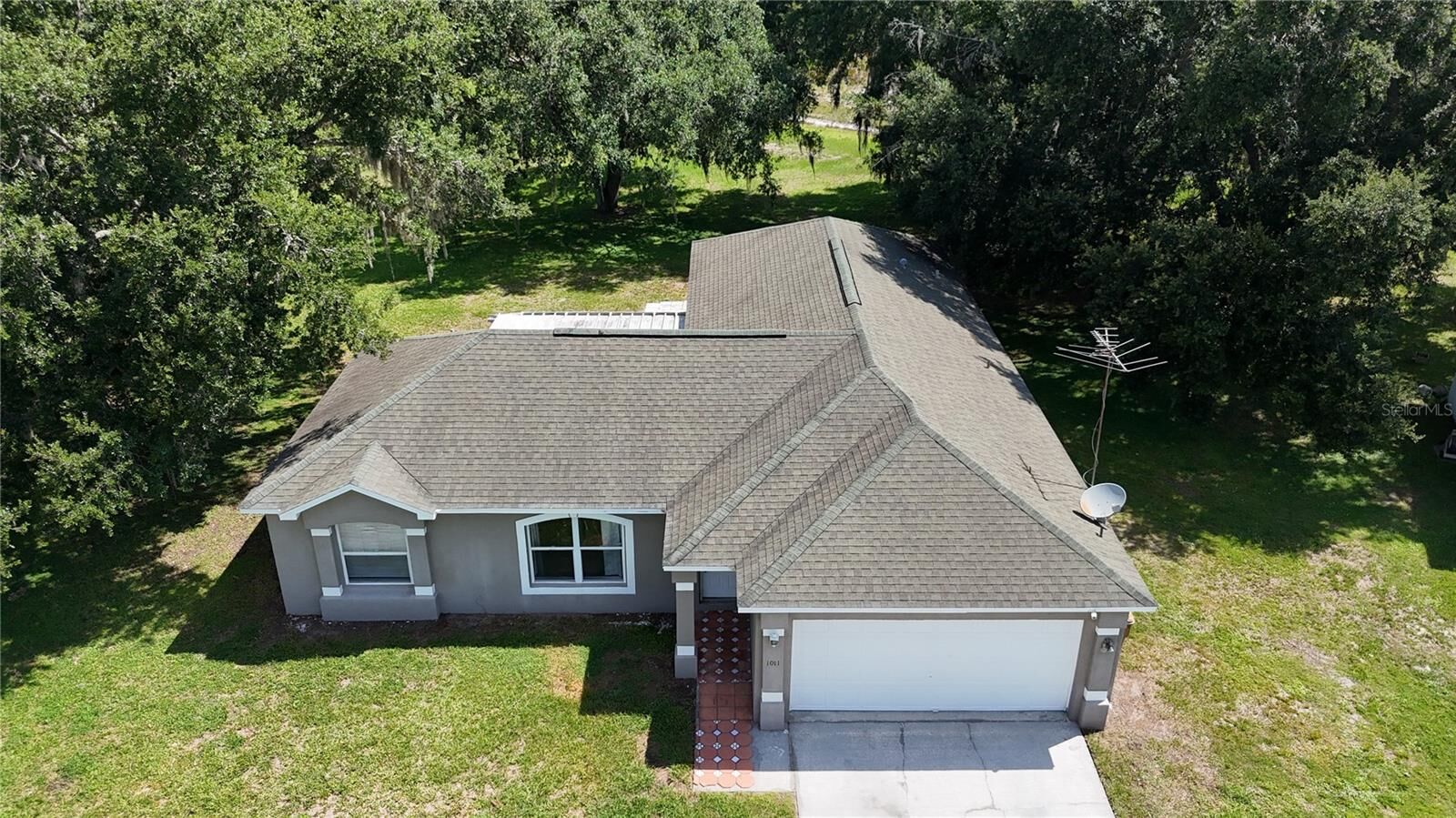 Property Photo:  1011 Eiffel Lane  FL 34759 