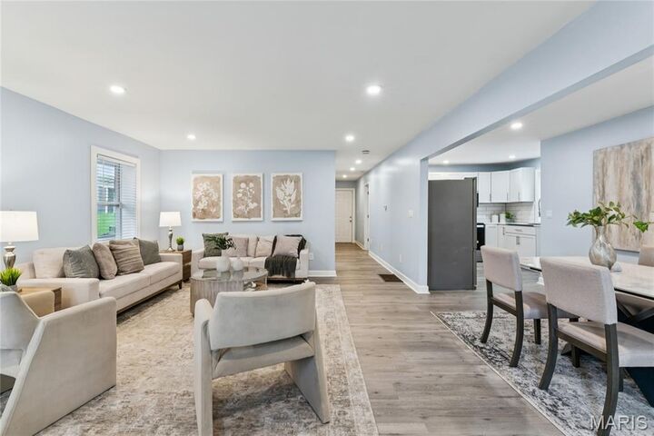 Property Photo:  1501 Stockard Avenue  MO 63117 