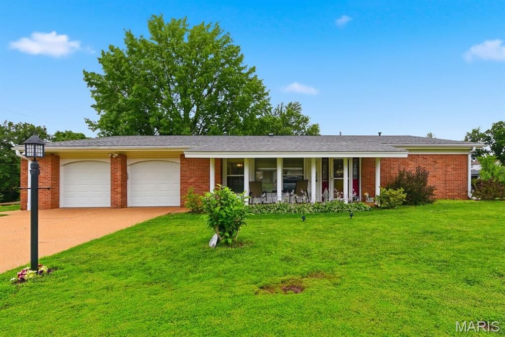 Property Photo: 5044 Tealby Lane MO 63128