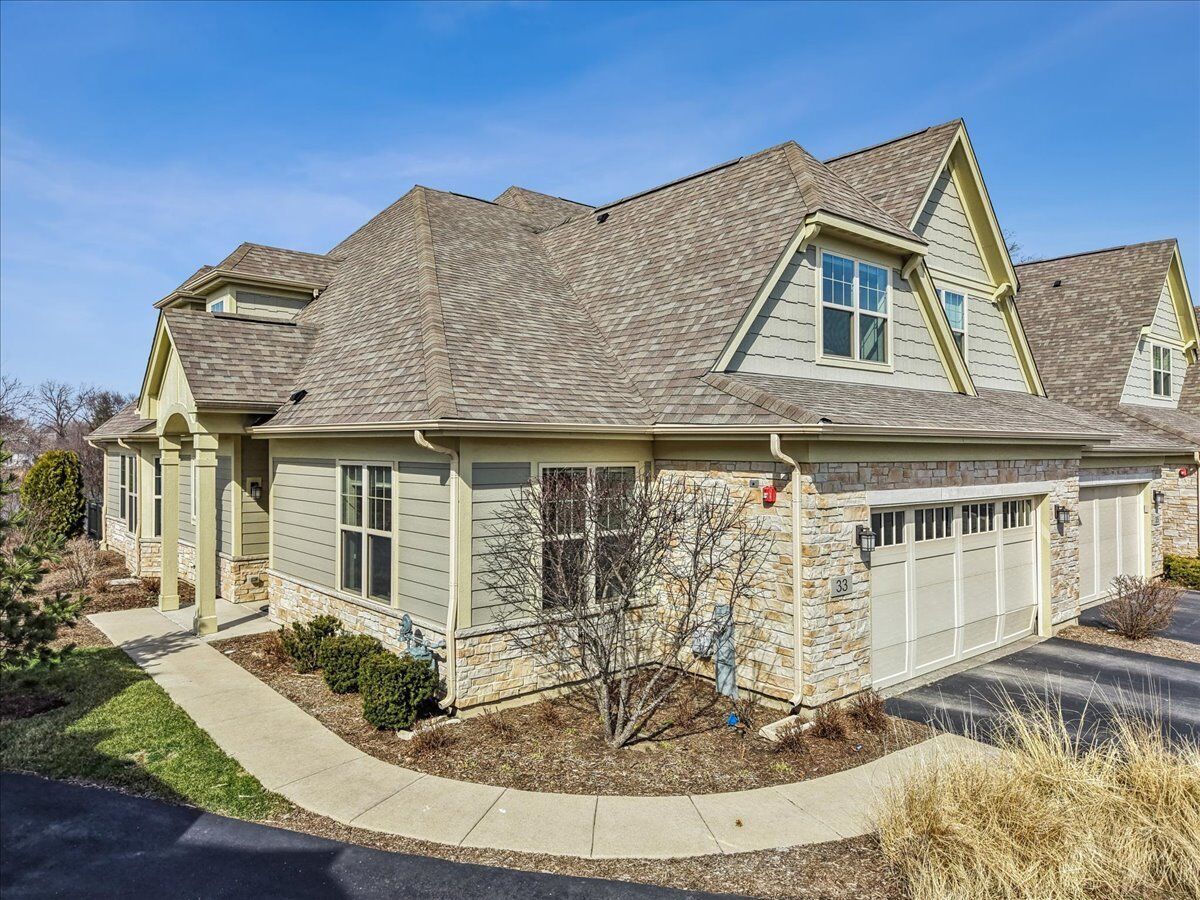Property Photo:  33 Woodland Trail  IL 60069 