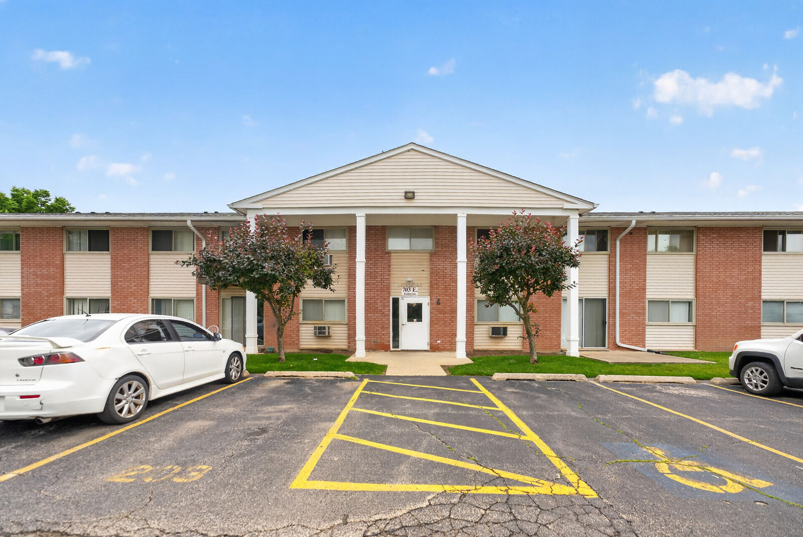 Property Photo: 703 Fullerton Avenue 207 IL 60139