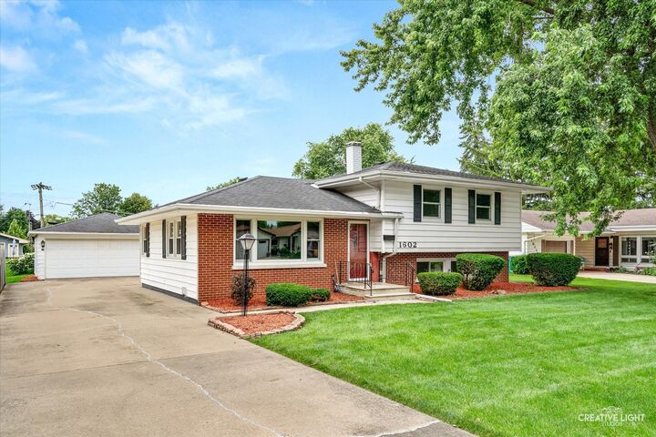 Property Photo:  1602 Avalon Avenue  IL 60435 