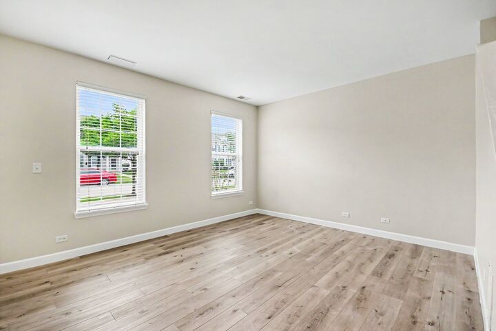 Property Photo:  2531 Congress Avenue 2531  IL 60503 