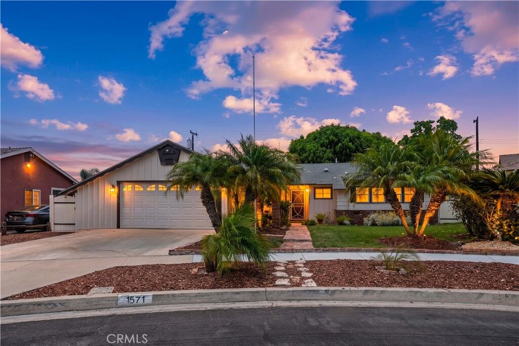 Property Photo:  1571 W Pacific  CA 92802 