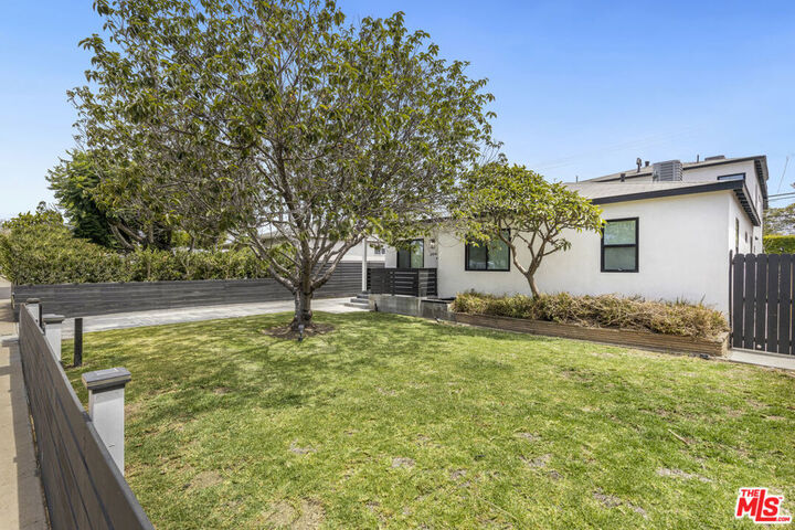 Property Photo:  2806 S Barrington Avenue  CA 90064 