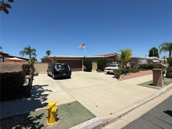 Property Photo: 1307 Brentwood CA 92545