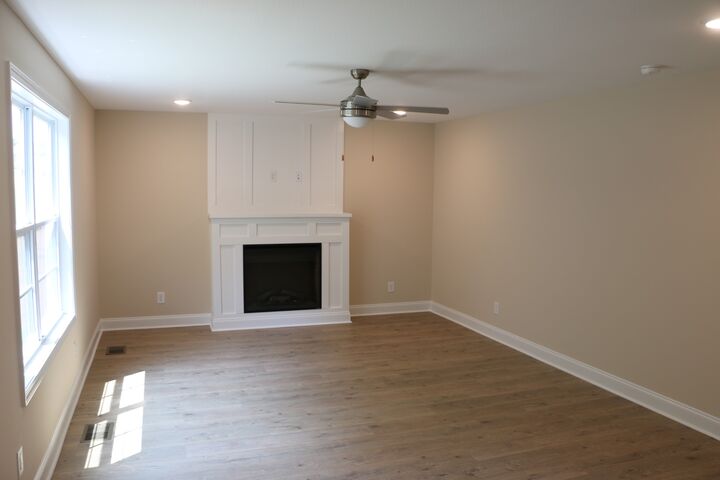 Property Photo:  594 Willow Park Dr  TN 37043 