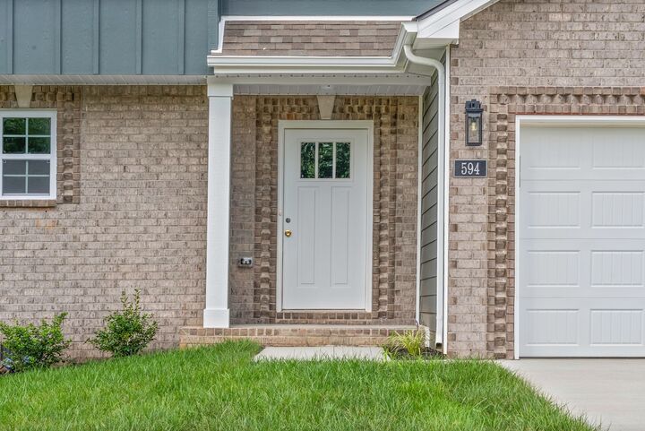 Property Photo: 594 Willow Park Dr TN 37043