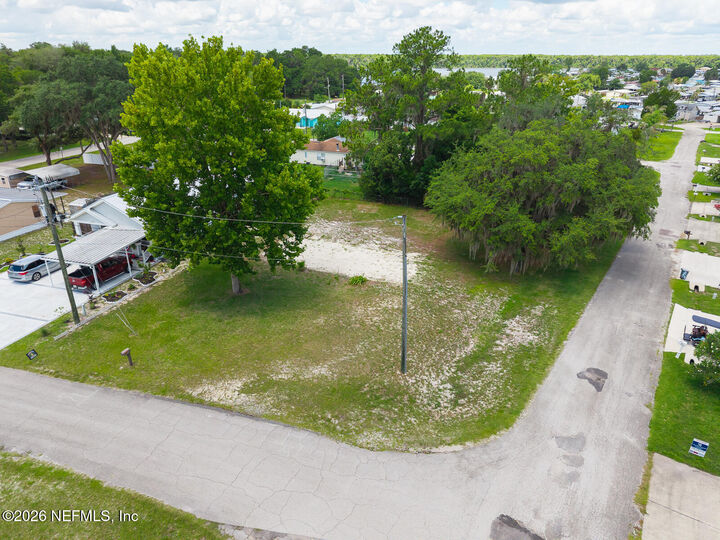Property Photo:  1305 2nd Avenue  FL 32189 