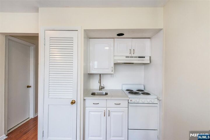 Property Photo: 601 Fairview Avenue B1 NJ 07022