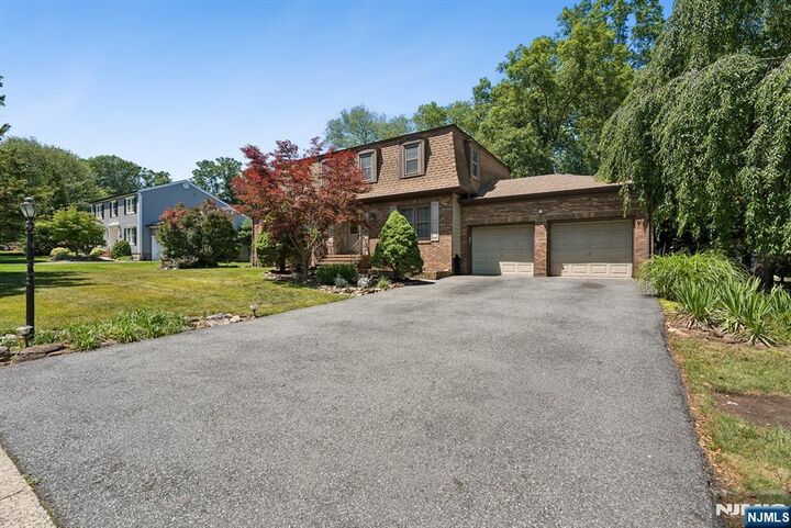Property Photo:  39 Robin Hood Way  NJ 07470 